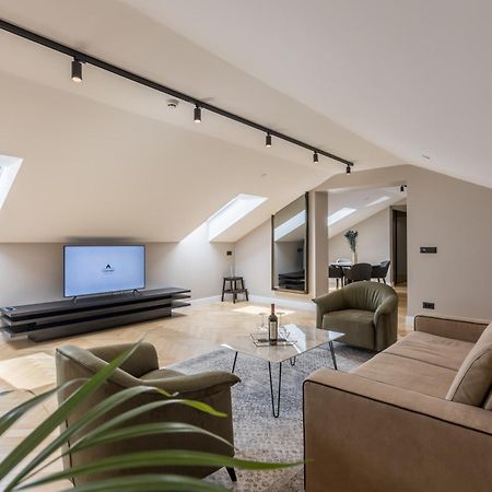Cornaro Hotel Split Exterior foto Track lighting