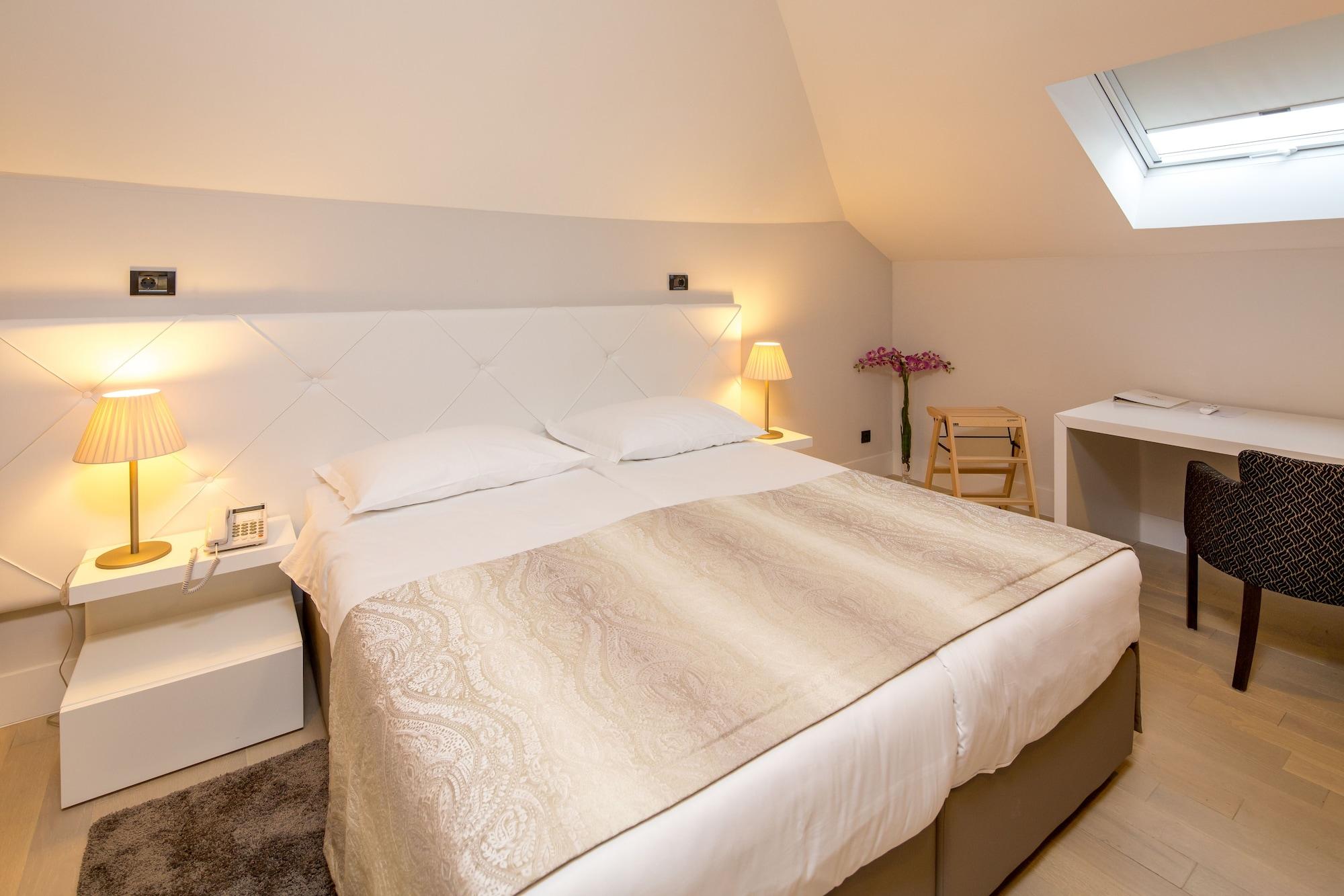 Cornaro Hotel Split Exterior foto A room at the hotel