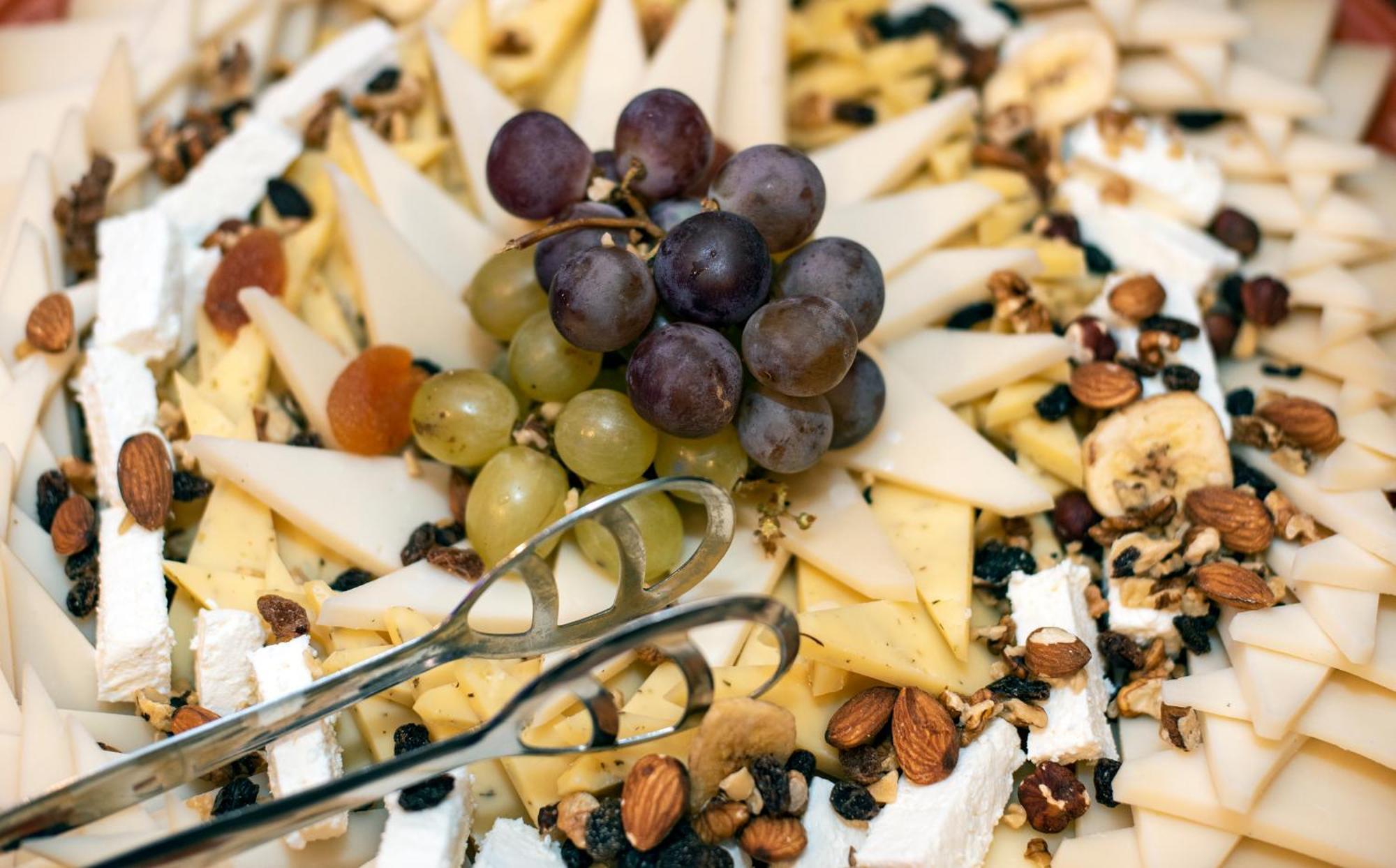 Cornaro Hotel Split Exterior foto A cheese platter