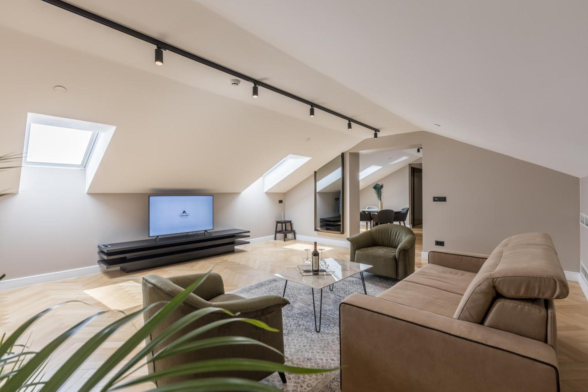 Cornaro Hotel Split Exterior foto Track lighting
