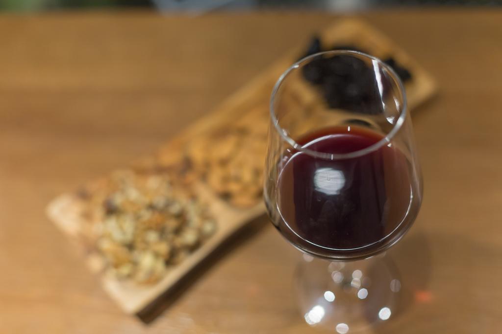 Cornaro Hotel Split Exterior foto A glass of port wine