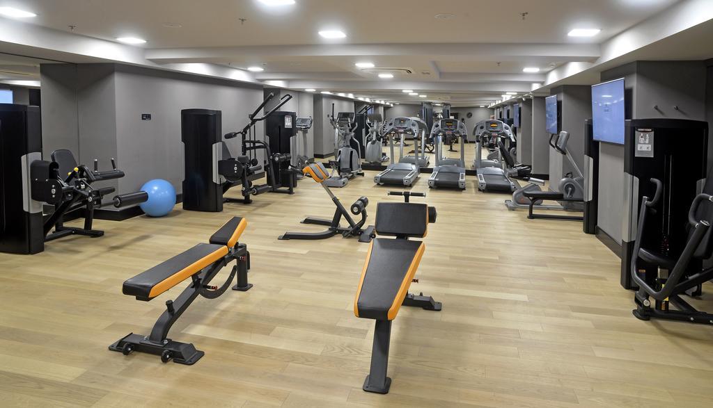 Cornaro Hotel Split Exterior foto The gym at the hotel