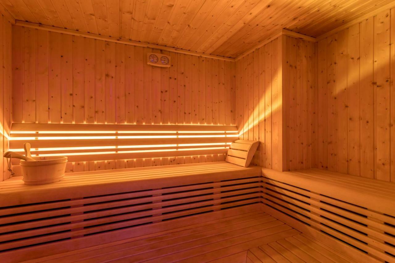 Cornaro Hotel Split Exterior foto A modern Finnish sauna