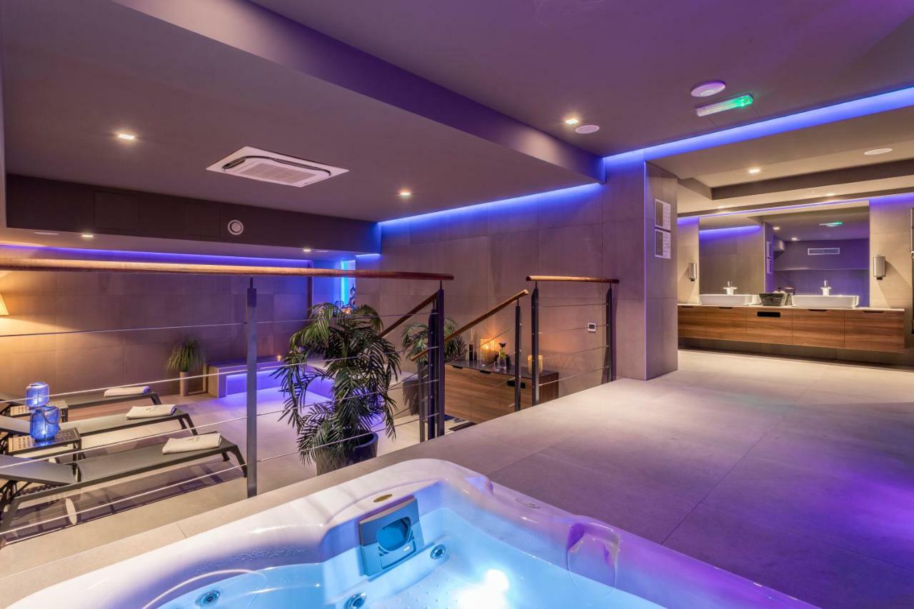 Cornaro Hotel Split Exterior foto The interior of the spa